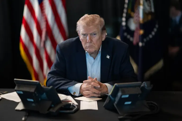 Trump allenta le sanzioni sul petrolio russo: l’Europa in allarme