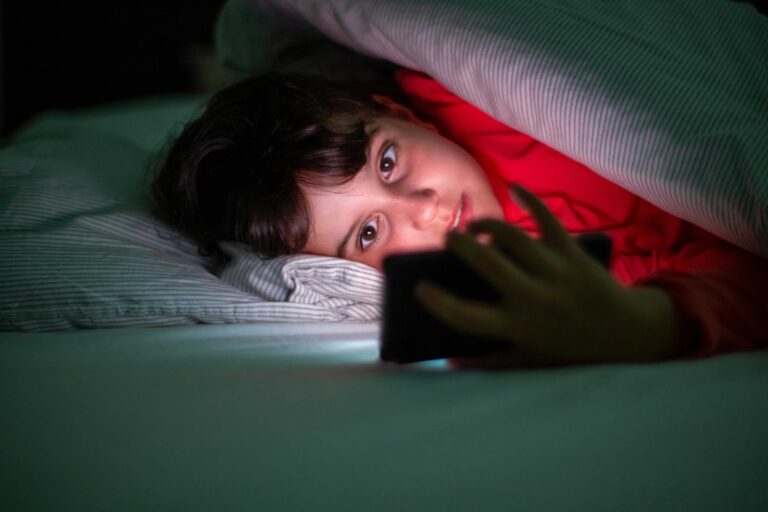 Screen time adolescenti: studio 2026 Usa sfata il mito zero schermi