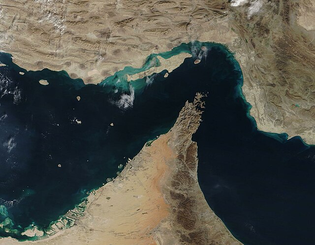 Hormuz, Iran offre rotte alternative a pagamento: traffico bloccato