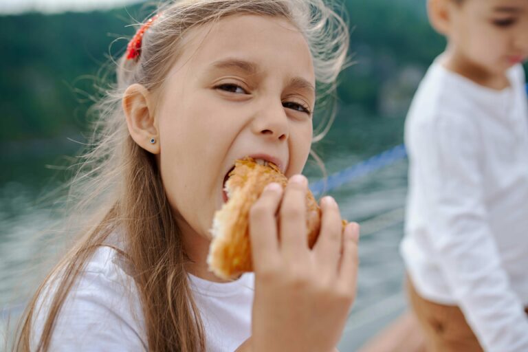 Obesità infantile, perché conta anche lo stress dei genitori