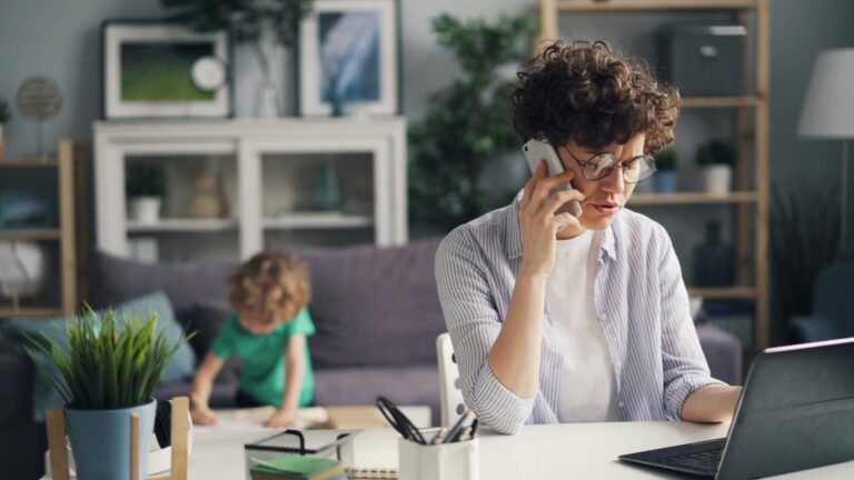 Genitori in lavoro remoto: lo studio di York sulle tensioni infantili