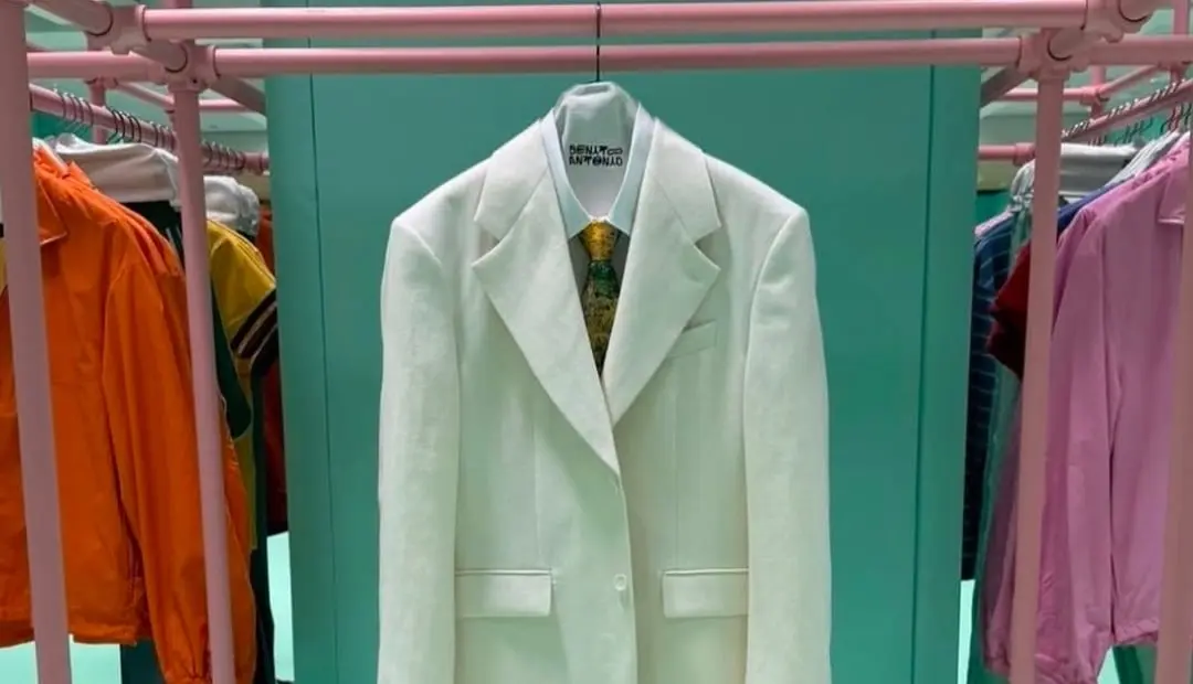 @badbunnypr x @zara F09FA48D 3 1