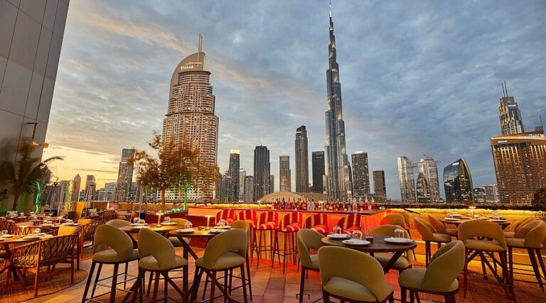Dubai taglia i menu: la guerra in Iran arriva nei ristoranti