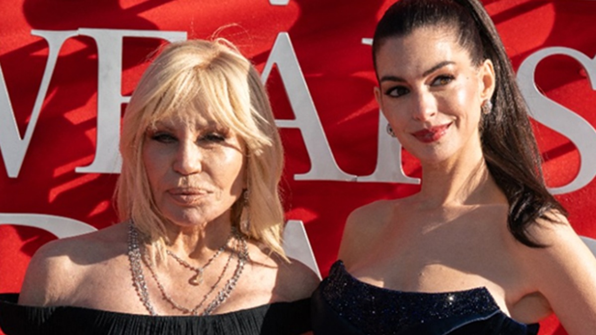 Il Diavolo veste Prada 2: 5 curiosità dal backstage e dagli attori 3 il diavolo veste prada 2 anne hathaway donatella versace meryl streep premiere londra film sequel