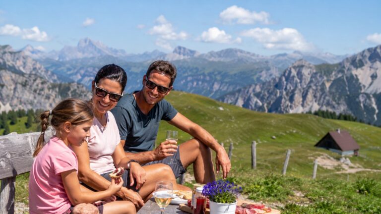 La montagna conquista gli italiani: boom di vacanze in quota nel 2026, oltre l’effetto Olimpiadi