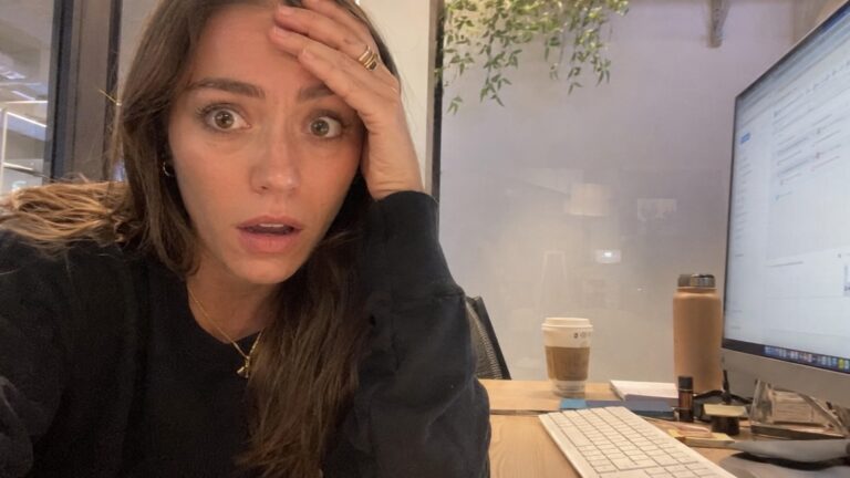 WorkTok, il lato B del lavoro: perché la Gen Z sta trasformando TikTok nel nuovo ufficio (e nel nuovo sindacato)